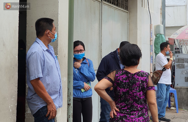 Người thân ngã quỵ, chờ đợi đón nhận 8 thi thể trong vụ cháy ở Sài Gòn: Thằng Đ. nó hẹn lên chơi ít bữa rồi về, vậy mà có về được nữa đâu-9