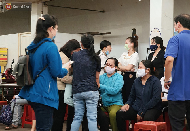 Người thân ngã quỵ, chờ đợi đón nhận 8 thi thể trong vụ cháy ở Sài Gòn: Thằng Đ. nó hẹn lên chơi ít bữa rồi về, vậy mà có về được nữa đâu-4