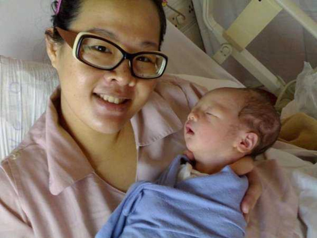 Kể chuyện tế nhị sau cánh cửa phòng sinh nhân Ngày của mẹ: Nghe xong chỉ có cười lăn cười bò-1