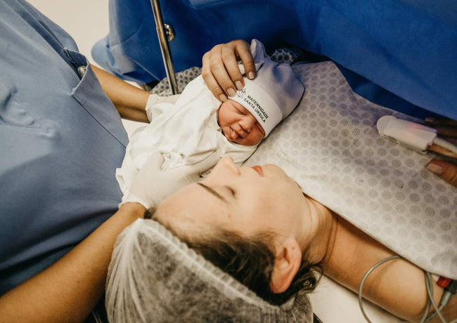 Kể chuyện tế nhị sau cánh cửa phòng sinh nhân Ngày của mẹ: Nghe xong chỉ có cười lăn cười bò-2