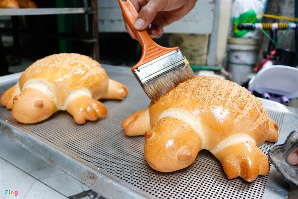 Bánh mì cá sấu khổng lồ độc đáo ở Sài Gòn-5