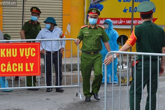 Hà Nội: Cận cảnh khu vực phong toả 6.000 dân ở Thường Tín, nhiều người đi làm ngỡ ngàng phải 