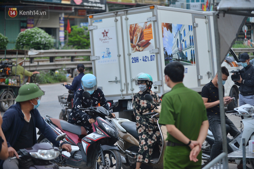 Hà Nội: Cận cảnh khu vực phong toả 6.000 dân ở Thường Tín, nhiều người đi làm ngỡ ngàng phải quay xe-11