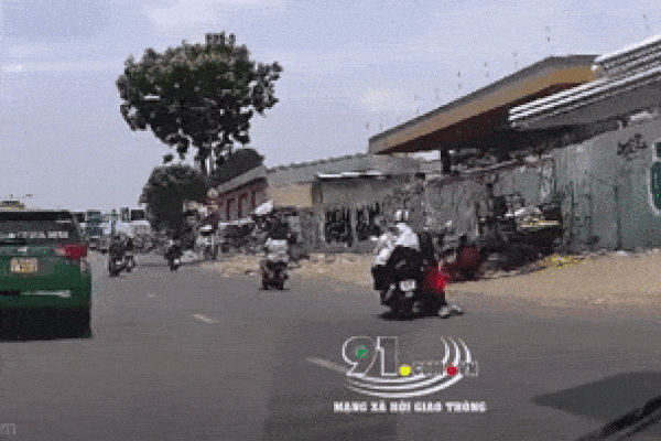 Cướp cho nổ tung cửa hàng để lấy ATM-1