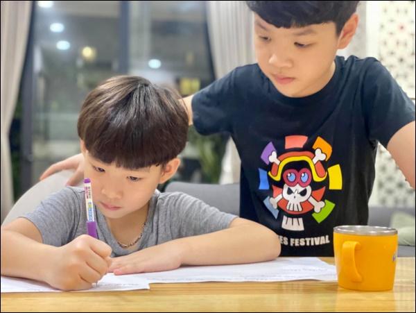 Cậu cả nhà Đan Lê mới 10 tuổi đã tự làm video sang, xịn, mịn cho mẹ, đúng chất con nhà đạo diễn, nối nghiệp bố được rồi!-4