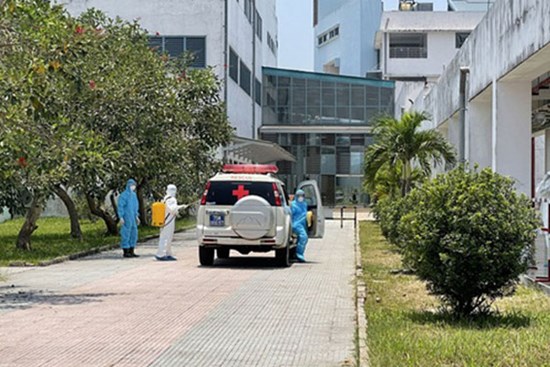Huế phát hiện thêm ca thứ 3 dương tính SARS-CoV-2 là nhân viên thẩm mỹ viện ở Đà Nẵng, phong tỏa 1 trung tâm y tế