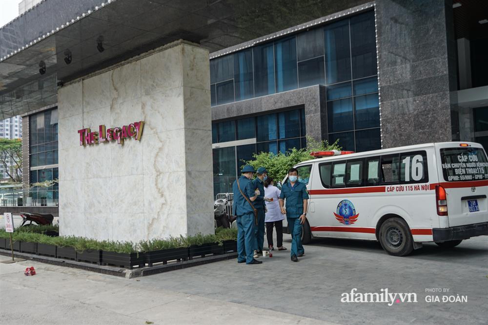 Hà Nội: Thai phụ mắc COVID-19 ở chung cư The Legacy được đưa tới khu cách ly, điều trị-1