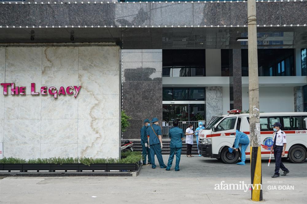 Hà Nội: Thai phụ mắc COVID-19 ở chung cư The Legacy được đưa tới khu cách ly, điều trị-4