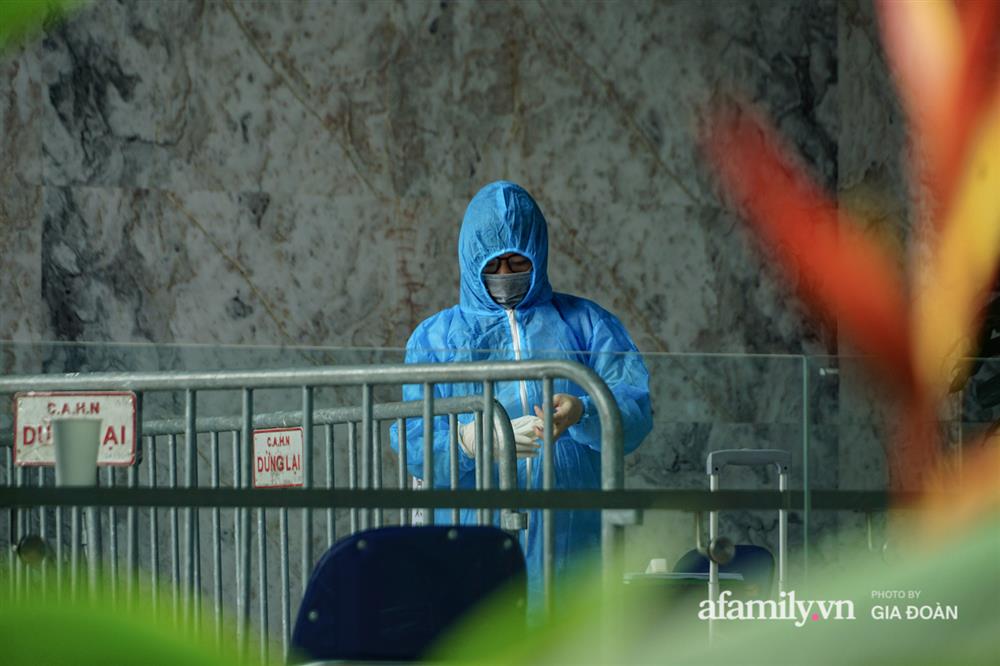 Hà Nội: Thai phụ mắc COVID-19 ở chung cư The Legacy được đưa tới khu cách ly, điều trị-8