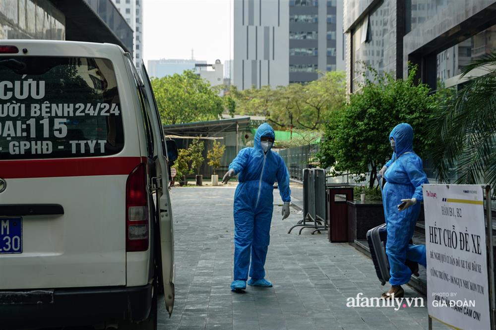 Hà Nội: Thai phụ mắc COVID-19 ở chung cư The Legacy được đưa tới khu cách ly, điều trị-9