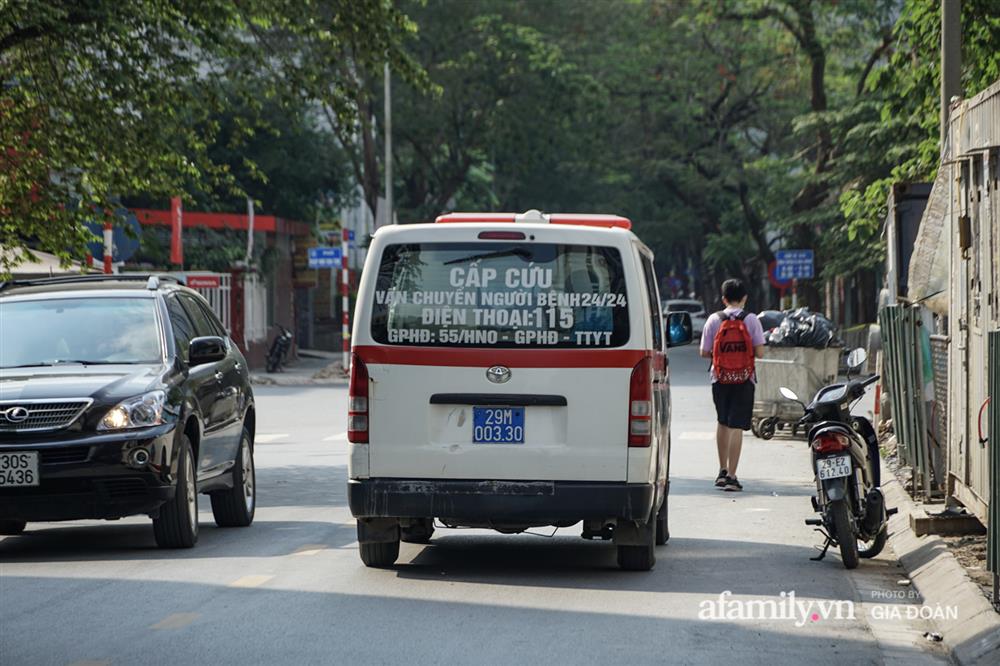 Hà Nội: Thai phụ mắc COVID-19 ở chung cư The Legacy được đưa tới khu cách ly, điều trị-12