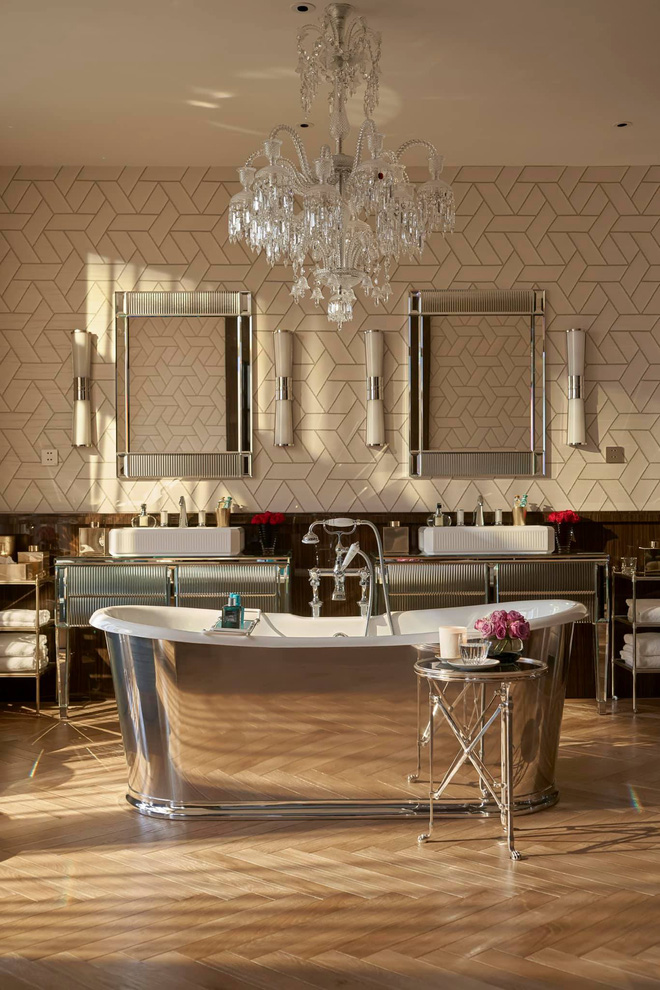 Biệt thự của Thái Công bị nhận xét là rối mắt, trông giống showroom đồ nội thất, không xứng với danh tiếng-8