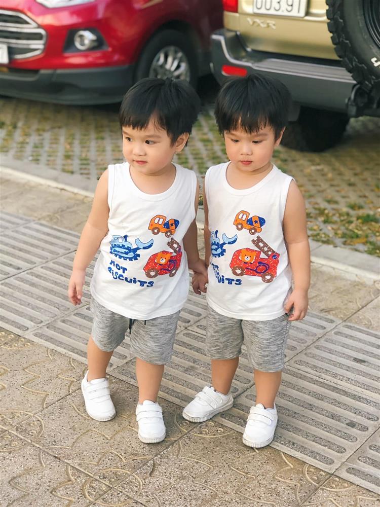 3 cặp song sinh rich kid đáng yêu nhất của các gia đình Việt, toàn nam thần nhí khiến team bỉm sữa thích mê-9