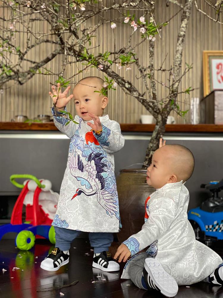 3 cặp song sinh rich kid đáng yêu nhất của các gia đình Việt, toàn nam thần nhí khiến team bỉm sữa thích mê-17