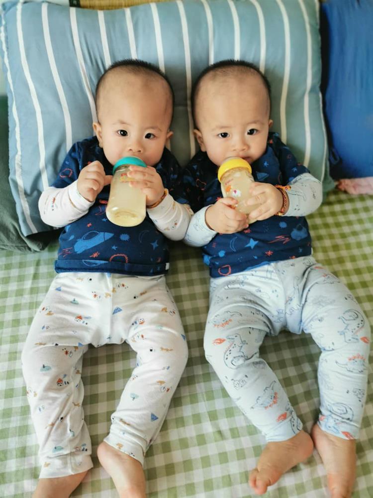 3 cặp song sinh rich kid đáng yêu nhất của các gia đình Việt, toàn nam thần nhí khiến team bỉm sữa thích mê-22
