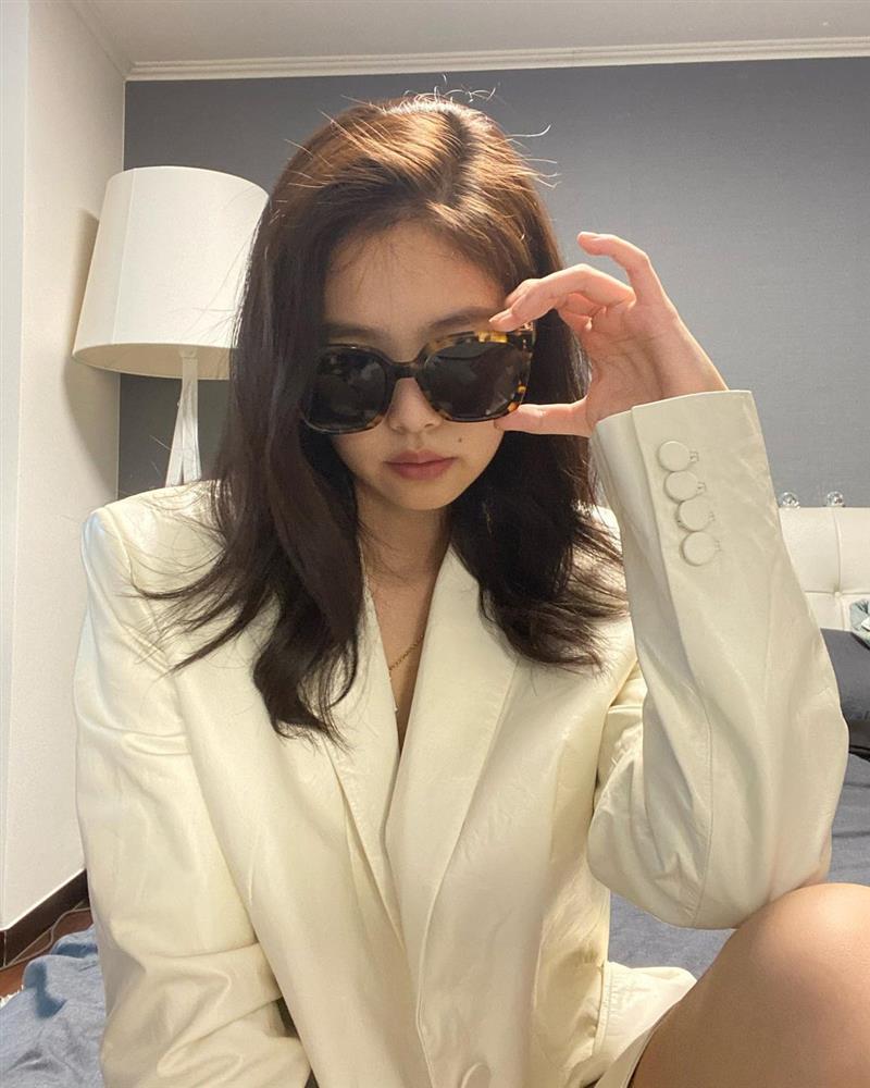 Hè nóng nực, chị em cắt tóc lửng lơ giống Jennie đi cho nhẹ đầu và trẻ xinh hẳn ra-4