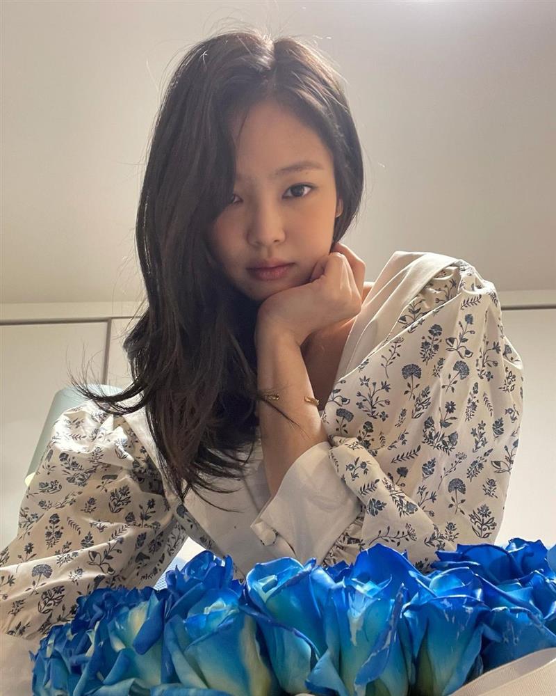 Hè nóng nực, chị em cắt tóc lửng lơ giống Jennie đi cho nhẹ đầu và trẻ xinh hẳn ra-11