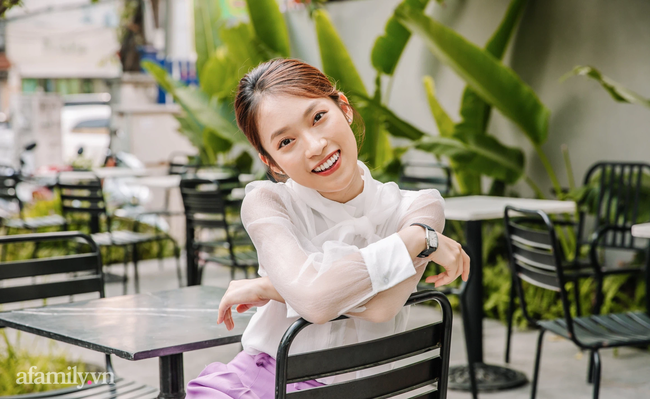 Khánh Vy 7 thứ tiếng lần đầu tiết lộ câu chuyện được mẹ sinh ra khi đã ở tuổi 40 khiến nhiều người xúc động-1