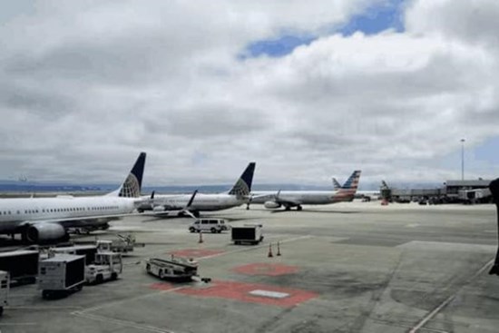 Tại sao bạn phải đến sân bay sớm hơn hai tiếng trước khi máy bay cất cánh?