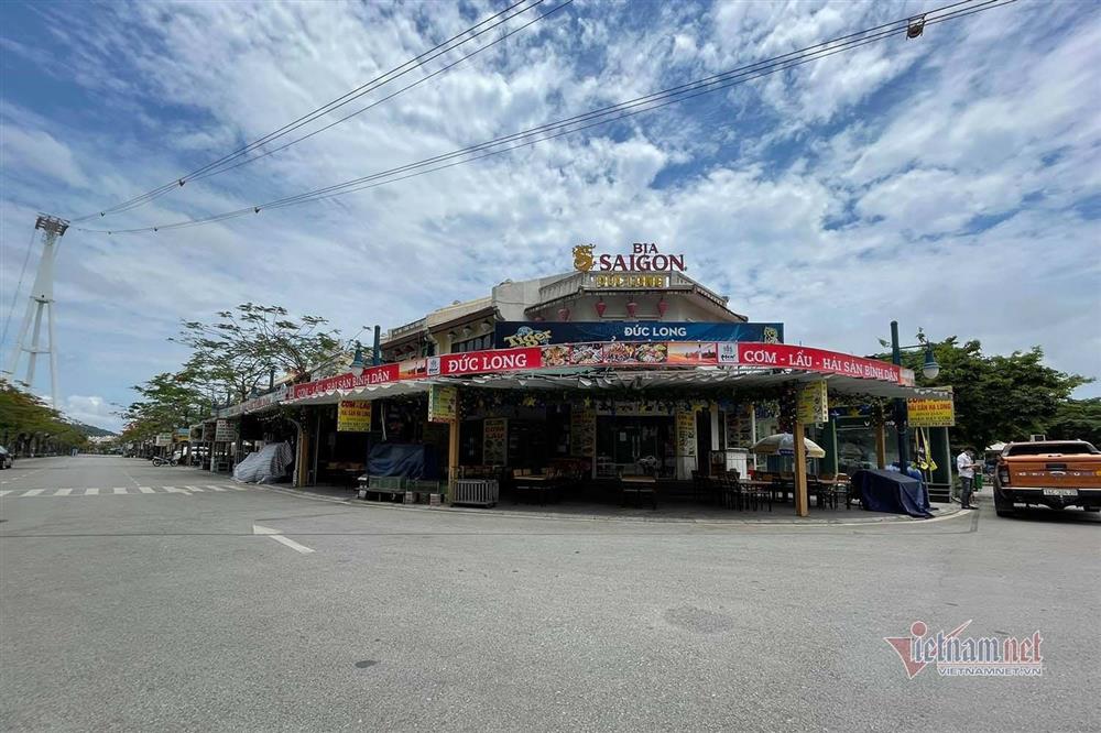 Phố du lịch Bãi Cháy vắng lặng, không một bóng người-1