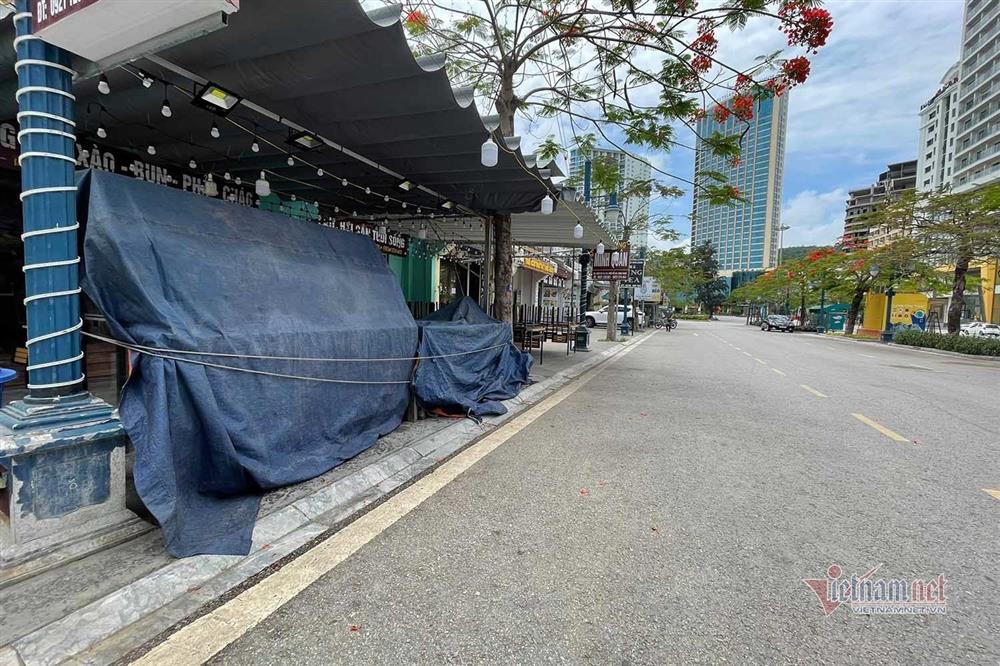 Phố du lịch Bãi Cháy vắng lặng, không một bóng người-2