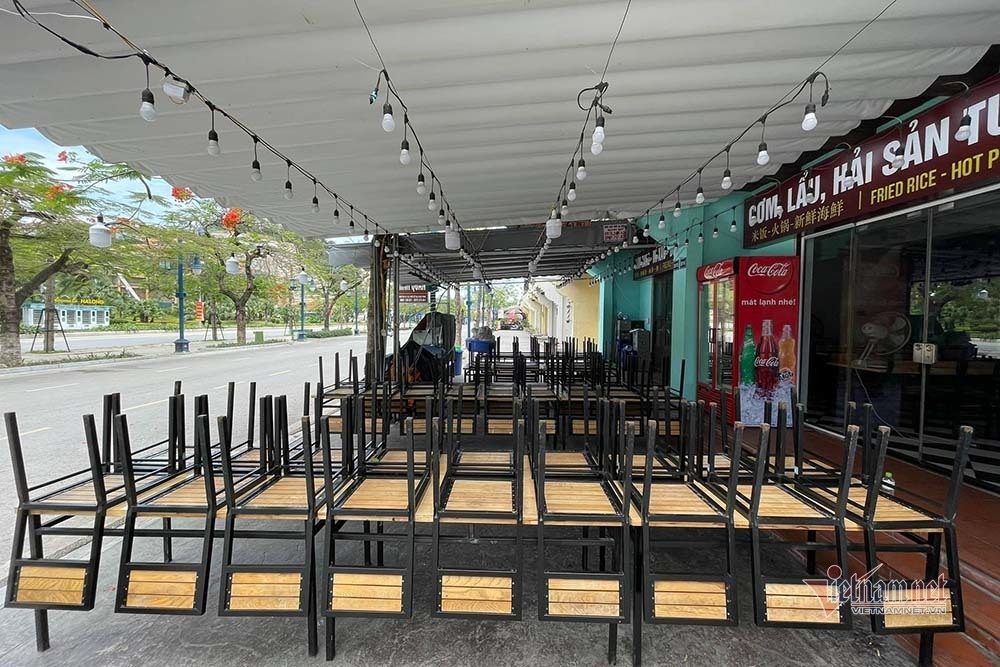 Phố du lịch Bãi Cháy vắng lặng, không một bóng người-5