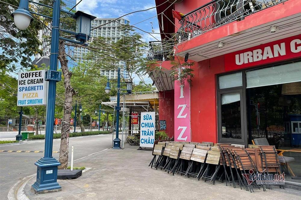 Phố du lịch Bãi Cháy vắng lặng, không một bóng người-10