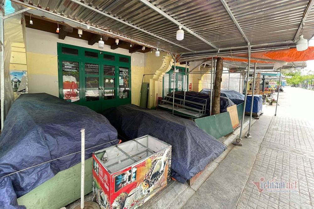 Phố du lịch Bãi Cháy vắng lặng, không một bóng người-8