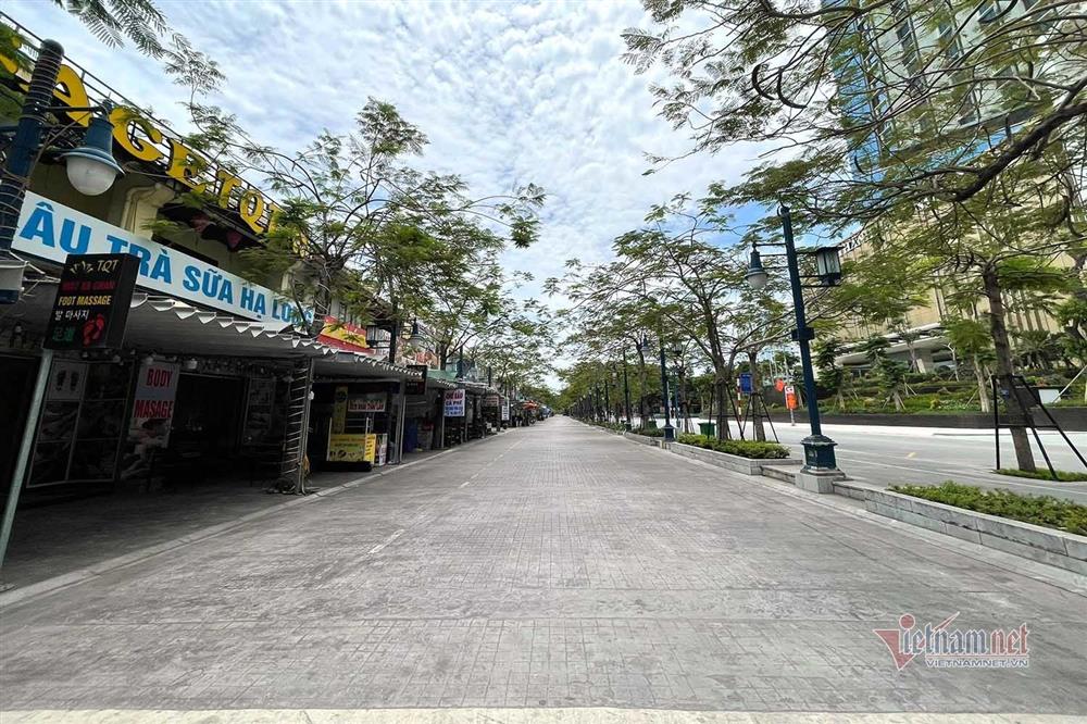 Phố du lịch Bãi Cháy vắng lặng, không một bóng người-9