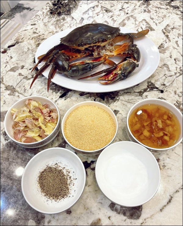 Khéo chiều vợ con, Đăng Khôi trổ tài vào bếp làm món cua sốt tiêu đen, lần đầu mà&nbsp;xuất sắc chuẩn nhà hàng-5