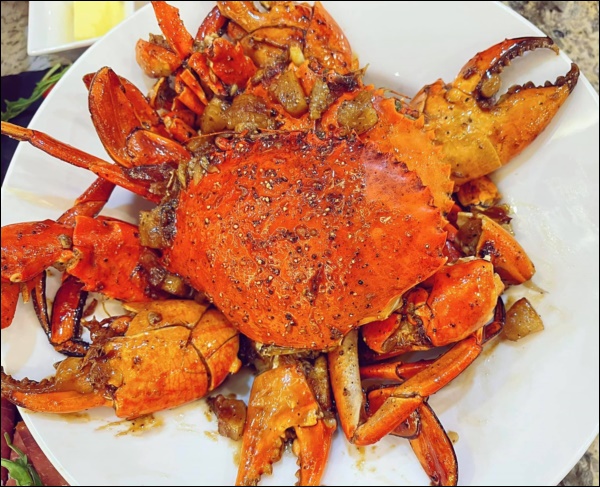 Khéo chiều vợ con, Đăng Khôi trổ tài vào bếp làm món cua sốt tiêu đen, lần đầu mà xuất sắc chuẩn nhà hàng-9