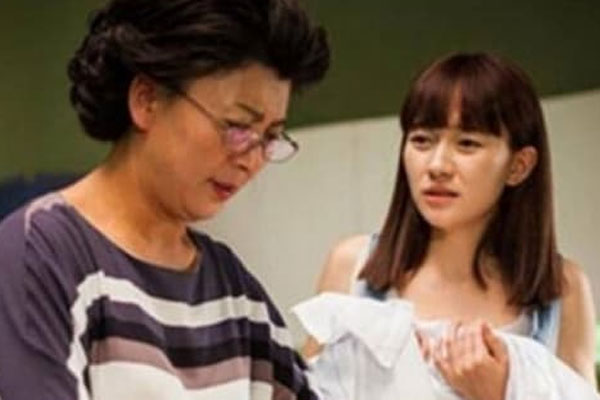 Mẹ chồng bắt sinh đứa thứ hai, nghĩ bà xem thường tôi đẻ con gái nhưng tình cờ nghe được cuộc điện thoại của bà khiến tôi bật khóc-1