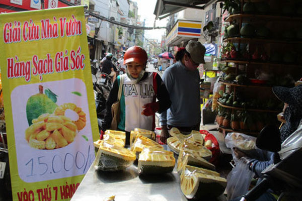 Ngay Hà Nội, giải cứu nhãn rẻ chưa từng có, 10 nghìn/kg không ai mua-7