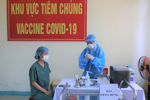 Nữ điều dưỡng ở Đà Nẵng bị sốc phản vệ sau tiêm vắc xin Covid-19-1