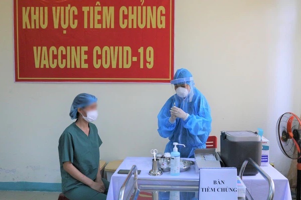 Nữ điều dưỡng ở Đà Nẵng bị sốc phản vệ sau tiêm vắc xin Covid-19-1
