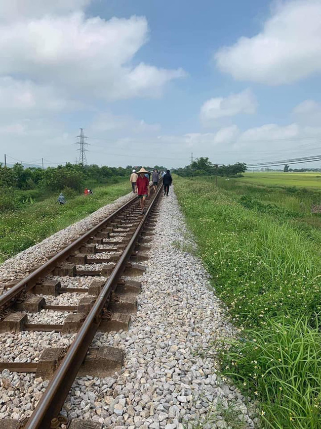 Vụ mẹ nghi sát hại con gái 6 tuổi rồi ôm xác lên đường tàu tự tử: Cả 2 vợ chồng đều bị trầm cảm-1