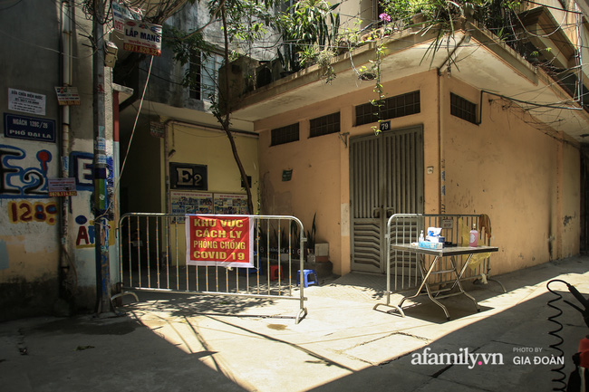 Hà Nội: Cách ly y tế 17 hộ gia đình khu tập thể 128C Đại La nơi có cháu bé 1 tuổi dương tính SARS-CoV-2-1