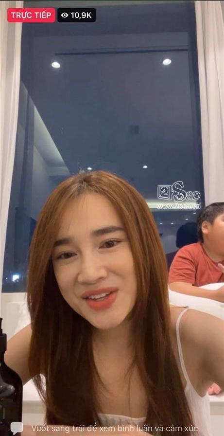 Nhã Phương lộ da mặt lão hóa, bọng mắt nhăn nheo trong clip livestream-3