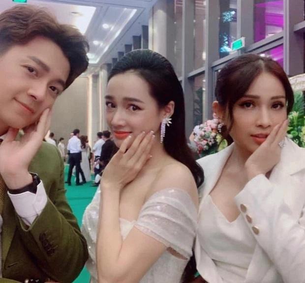 Nhã Phương lộ da mặt lão hóa, bọng mắt nhăn nheo trong clip livestream-7