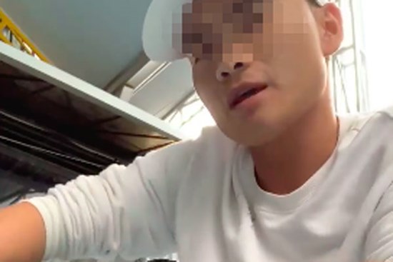Lỡ làm bạn gái buồn, thanh niên livestream chặt luôn đốt ngón chân để tạ lỗi, quyết không đi bác sĩ nối lại