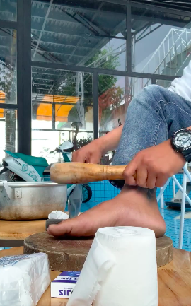 Lỡ làm bạn gái buồn, thanh niên livestream chặt luôn đốt ngón chân để tạ lỗi, quyết không đi bác sĩ nối lại-2