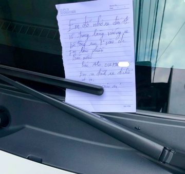 Đỗ xe trước cửa, tài xế để lại lời nhắn khiến chủ nhà ấm lòng-1