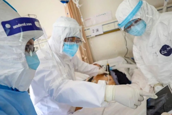 1 bệnh nhân Covid-19 phải chạy ECMO, 9 ca đang chuyển biến nặng, 26 ca tiên lượng nặng-1