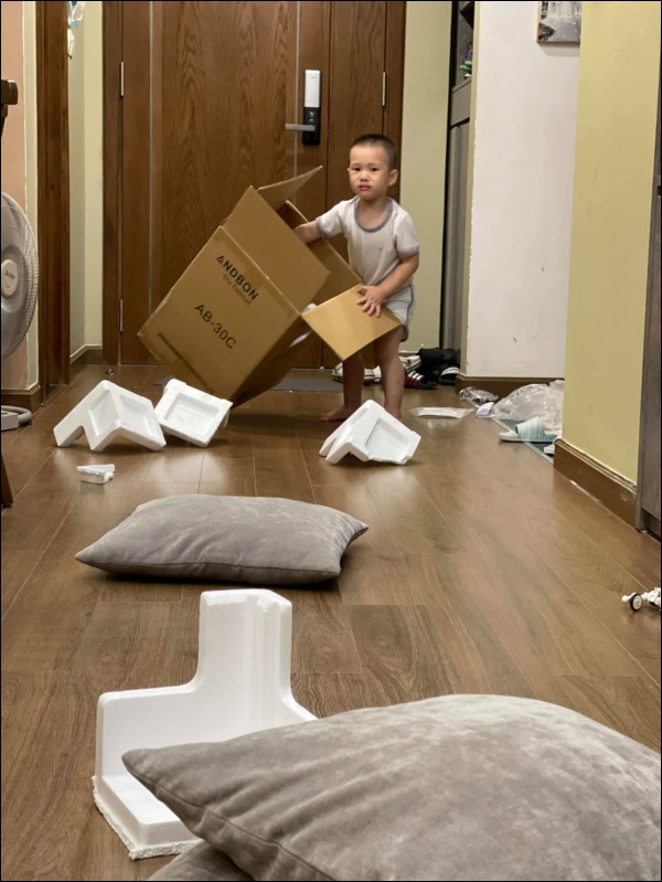 Trông con mùa dịch khiến tình cảm gia đình đi xuống, học ngay chiêu cao thủ của ông bố hài hước, đông con nhất VTV này!-5