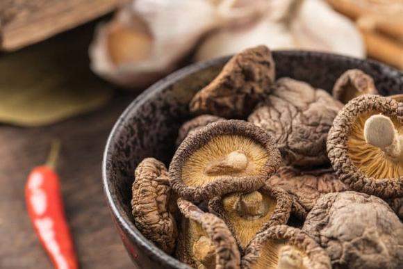 Khi mua nấm hương khô, người biết sẽ nhìn vào 6 điểm này để chọn, chủ cửa hàng đồ khô cũng phải thán phục-2