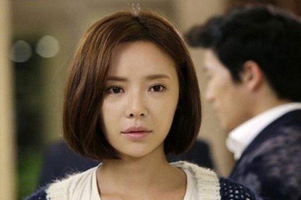 Đến trung tâm mua thương mại để mua quần áo cho con trai, vừa nhìn thấy bóng dáng của chồng, tôi sợ hãi đến mức không nói nên lời-1