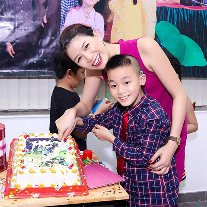 Đằng sau vẻ ngoài dữ dằn của Trang Trần: Âm thầm chăm sóc cậu con trai khuyết tật-2