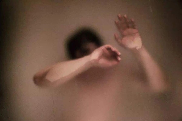 Vội vàng mấy cũng nên nhớ 2 không sau bữa ăn, 2 không trước khi đi ngủ nếu không muốn bị đột quỵ khi vẫn còn trẻ-2