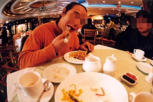 Vội vàng mấy cũng nên nhớ 2 không sau bữa ăn, 2 không trước khi đi ngủ nếu không muốn bị đột quỵ khi vẫn còn trẻ-3