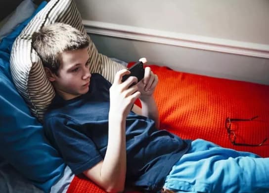 Tôi nên làm gì nếu thấy con xem các trang web xấu? Ba phương pháp này không làm tổn thương lòng tự trọng của con bạn-1